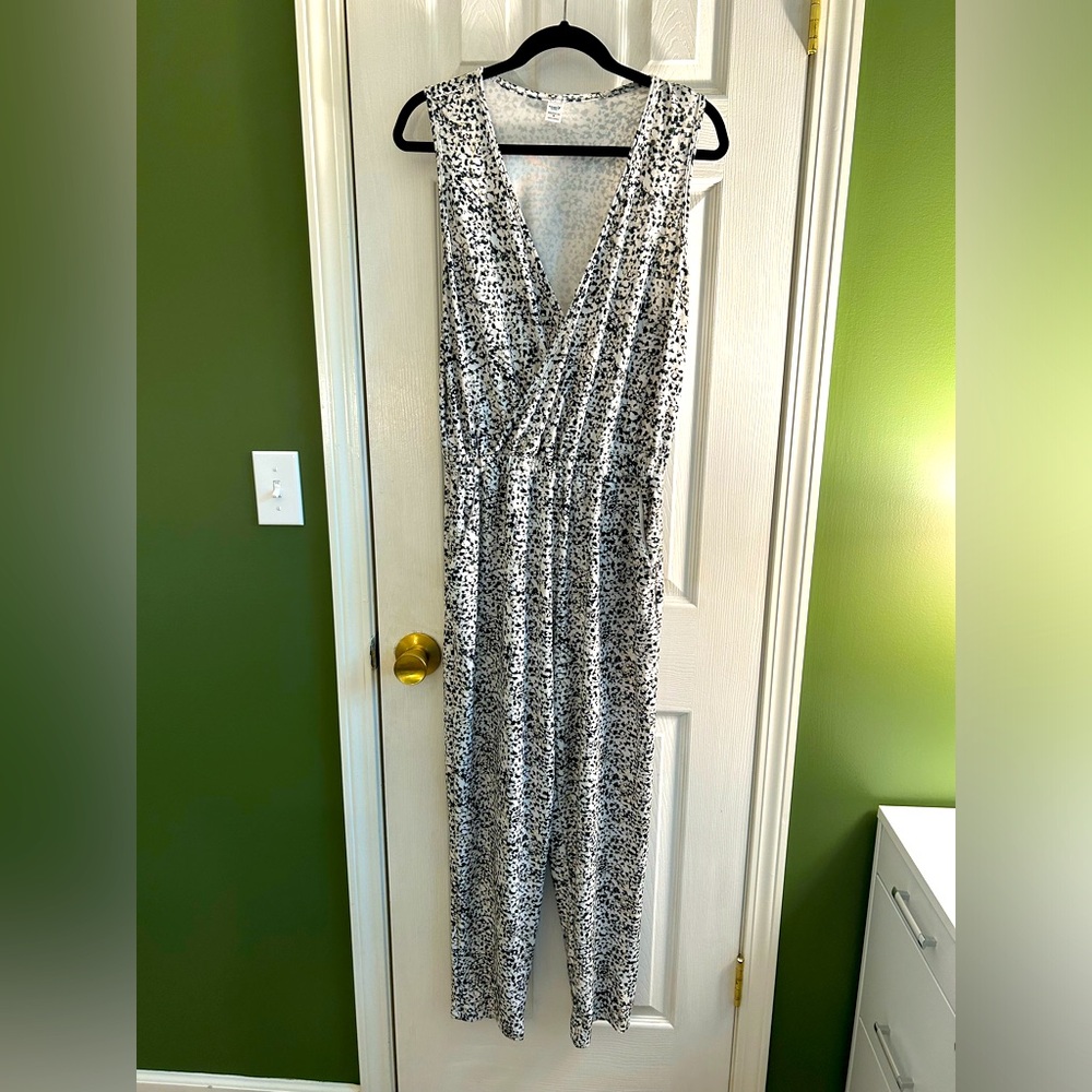 Old Navy Stretchy Patterned Jumpsuit with Pockets!